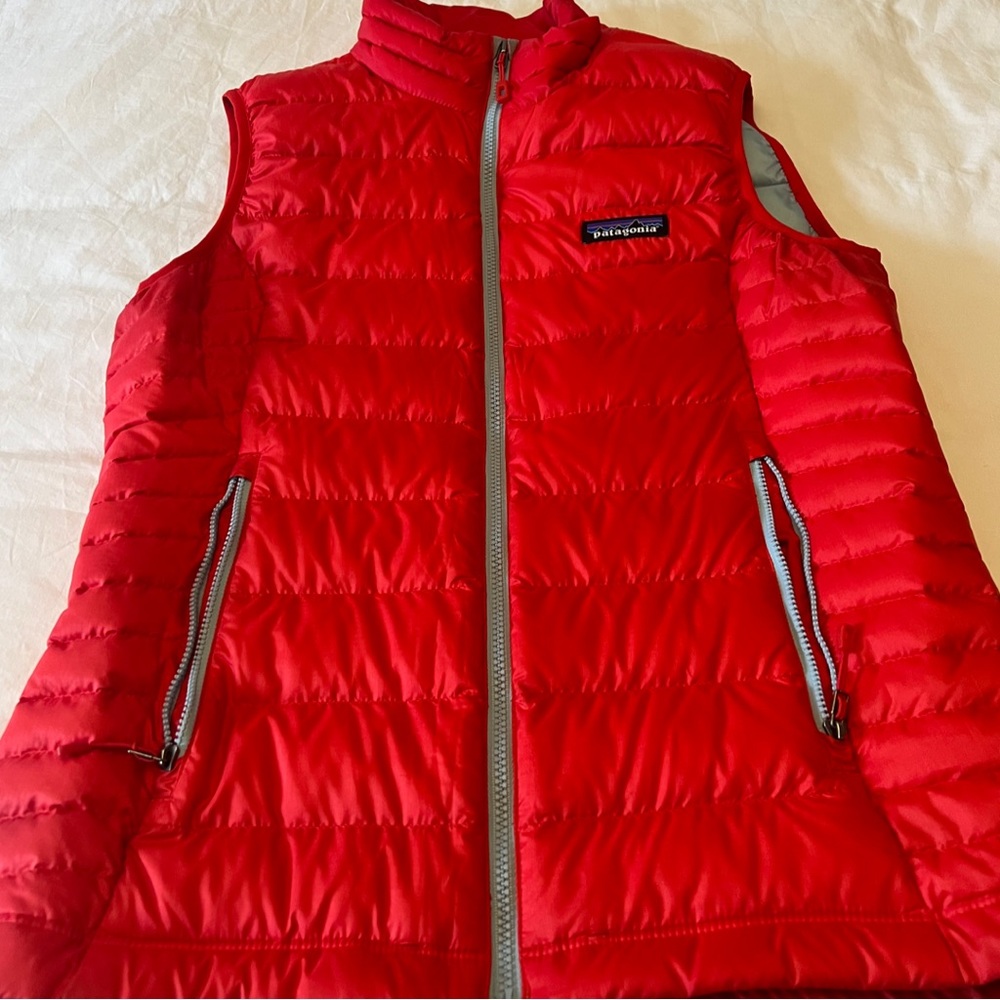 Authentic Patagonia women cherry red quilted vest